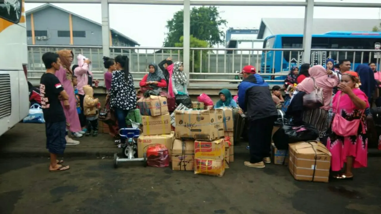 2. Bepergian dengan Membawa Kardus