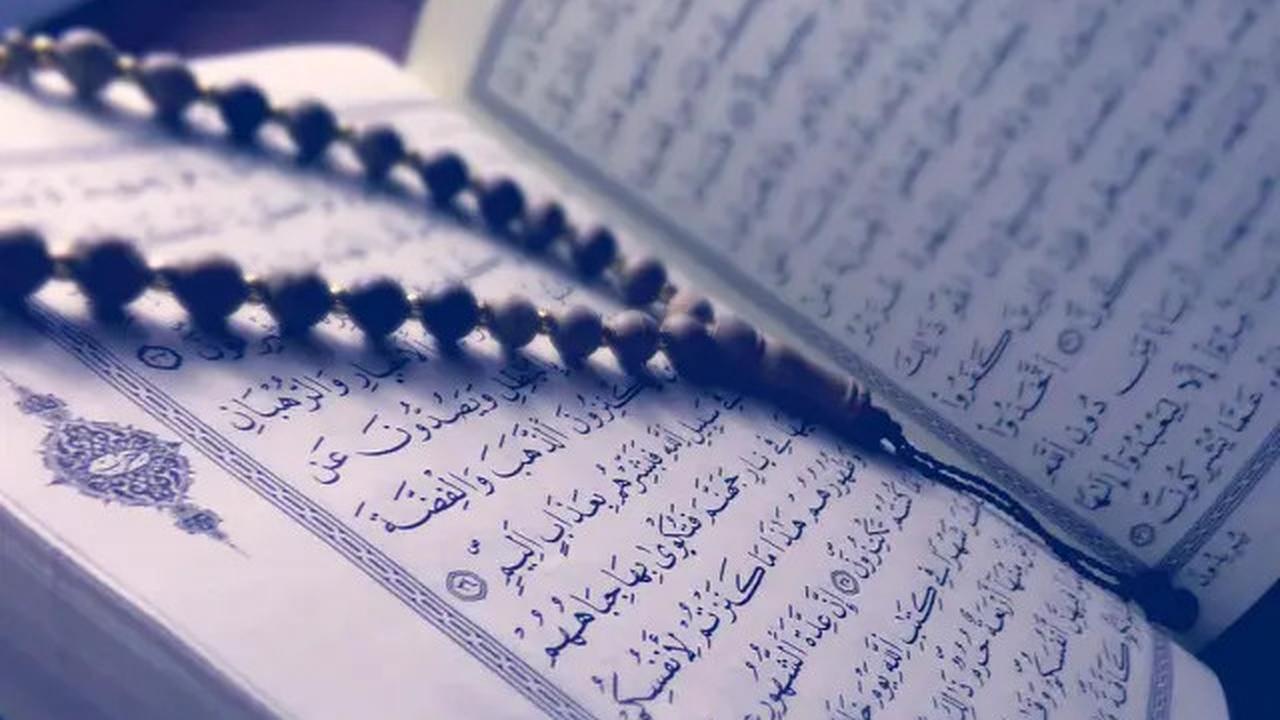 Gus Baha Ungkap Doa setelah Sholat yang Membuat 30 Malaikat Berebut Mencatat Pahalanya