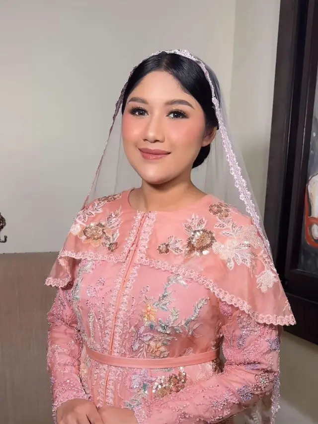 Pesona Erina Gudono dalam Dress Brokat Pink saat Gelar Pesta Akikah Mewah Bebingah, Tampil Kompak dengan Kaesang Pangarep