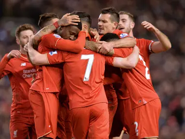 Para pemain Liverpool merayakan gol ke gawang Manchester City pada lanjutan Liga Inggris pekan ke-28 di Stadion Anfield, Liverpool, Kamis (3/3/2016) dini hari WIB. (AFP/Paul Ellis)