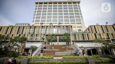 Suasana Gedung Sarinah pascarenovasi di Jalan MH Thamrin Jakarta Pusat, Senin (21/3/2022). Pusat perbelanjaan pertama di Indonesia yaitu Sarinah sudah selesai direnovasi dan sudah beroperasi kembali mulai hari ini, Senin 21 Maret 2022. (Liputan6.com/Faizal Fanani)