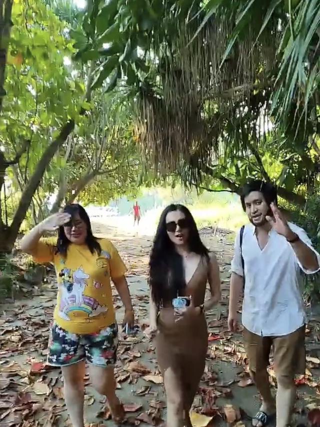 Momen Liburan Kevin Aprilio di Kepulauan Seribu, Tampil Macho dengan Brewok. (Sumber: Instagram/kevinaprilio)