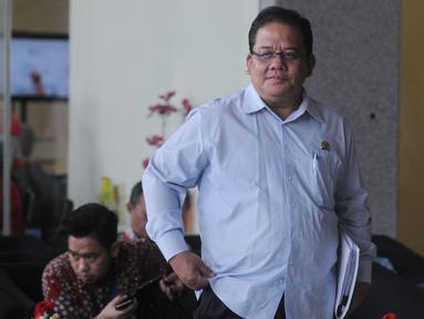 Komisioner Ombudsman Republik Indonesia (ORI), Adrianus Meliala mendatangi gedung KPK, Jakarta, Selasa (15/5). Kedatangan Adrianus untuk membahas penanganan kasus teror air keras yang menimpa penyidik KPK, Novel Baswedan. (Merdeka.com/Dwi Narwoko)