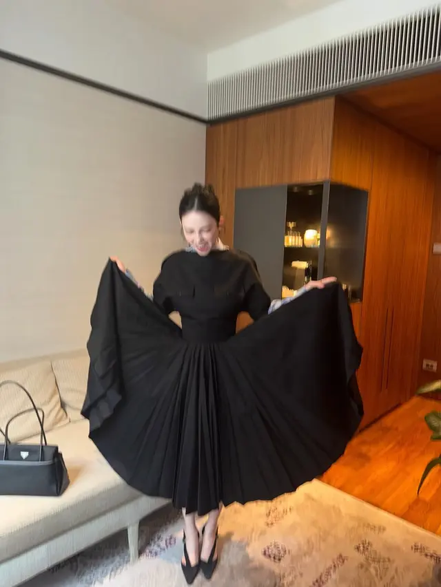 Karina aespa Buktikan Pesona Prada Girl di Milan, Look Minimalis yang Mahal