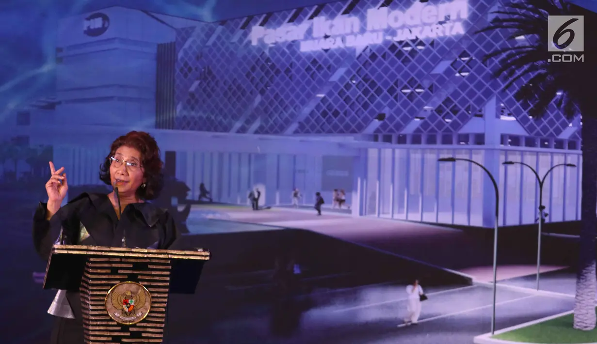 Menteri Kelautan dan Perikanan Susi Pudjiastuti saat mengisi sambutan dalam acara peletakan batu pertama (groundbreaking) Pasar Ikan Modern (PIM) Muara Baru, Jakarta, Kamis (8/2). (Liputan6.com.Angga Yuniar)