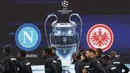 Para pemain Eintracht Frankfurt menjalani sesi latihan di Frankfurt, Jerman, 14 Maret 2023. Eintracht Frankfurt akan menghadapi Napoli pada pertandingan sepak bola leg kedua babak 16 besar Liga Champions. (Daniel ROLAND/AFP)