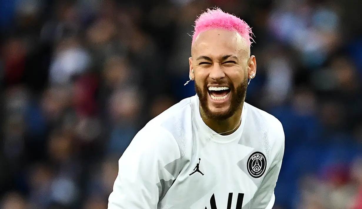 3. Neymar (251,1 juta followers) - Neymar dikenal sebagai pemain yang memiliki gaya hidup mewah dan suka melakukan berpesta. Penyerang Brasil ini memiliki 4.800 postingan dan suka berbagi semua hal dengan followersnya di Instagram. (AFP/Franck Fife)