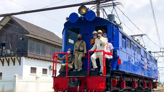 Lokomotif Bon-Bon atau Lokomotif Listrik ESS3201 sendiri merupakan lokomotif listrik pertama yang beroperasi di Indonesia.