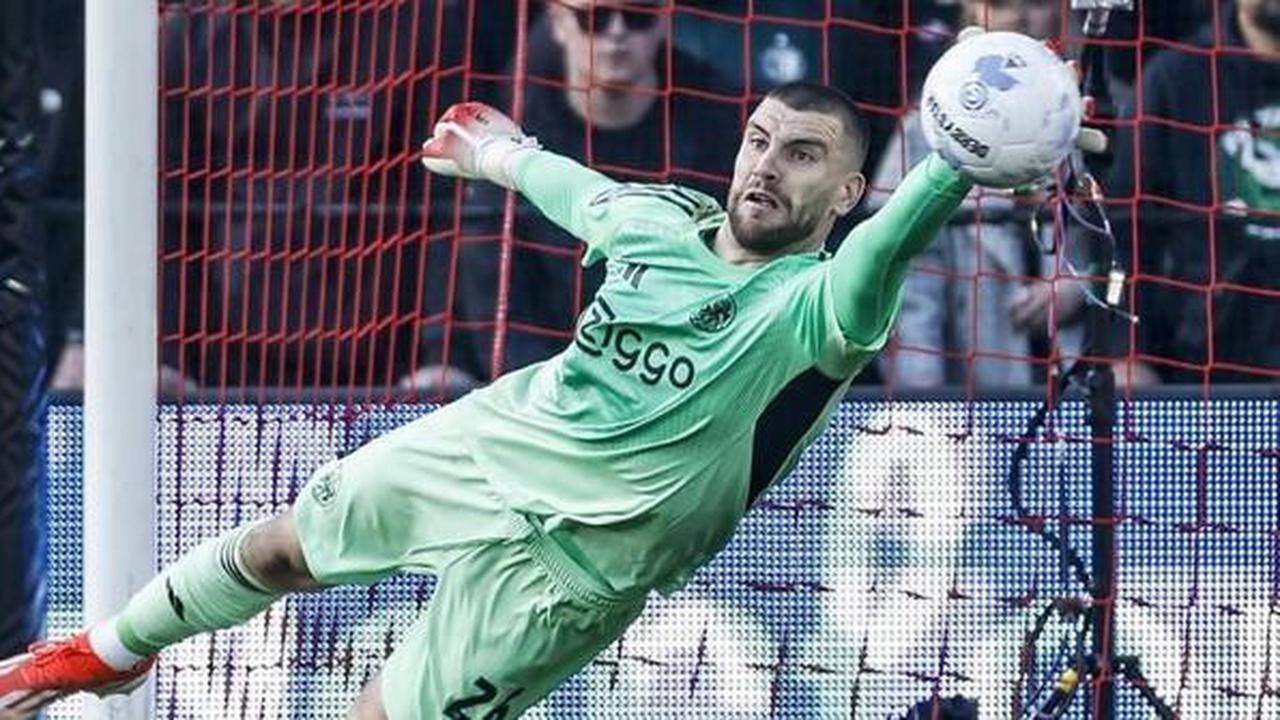 Maarten Paes Makin Bersinar di Ajax: Clean Sheet Bertambah, Peluang Jadi Kiper Utama Terbuka Lebar