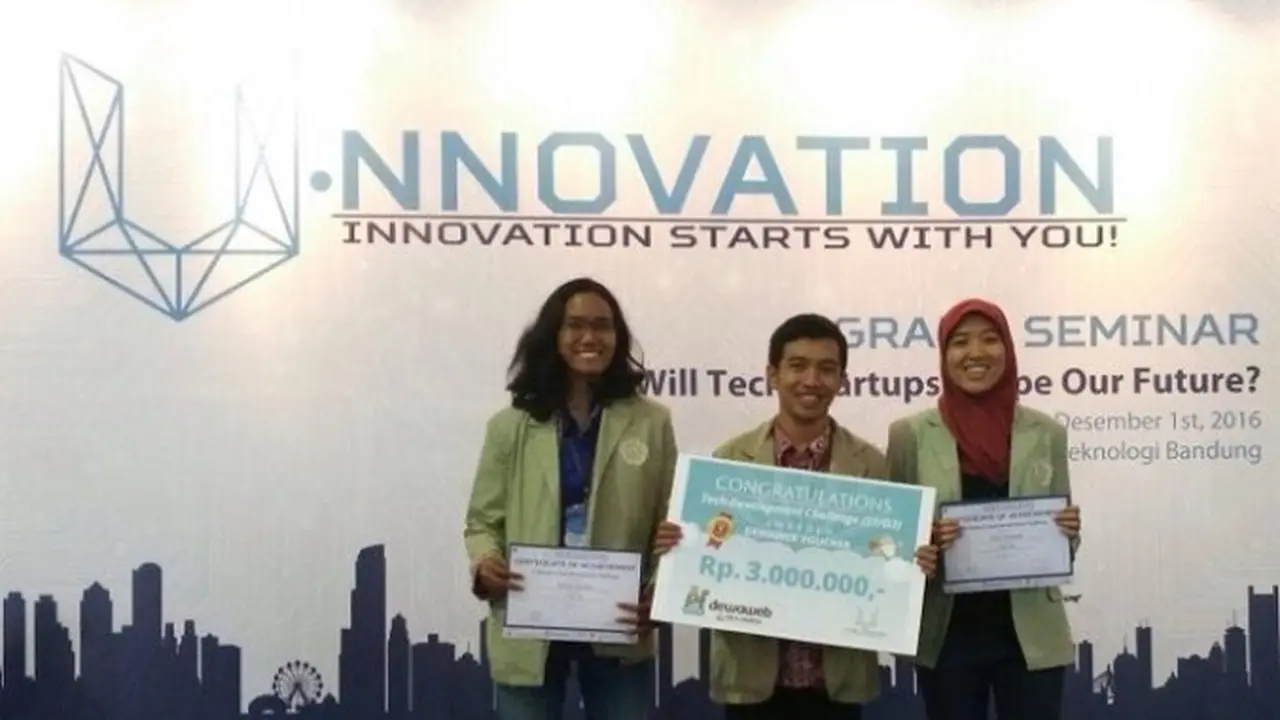 Tim UGM meraih juara pertama dalam kompetisi Tech-Development Challenge U-Nnovation