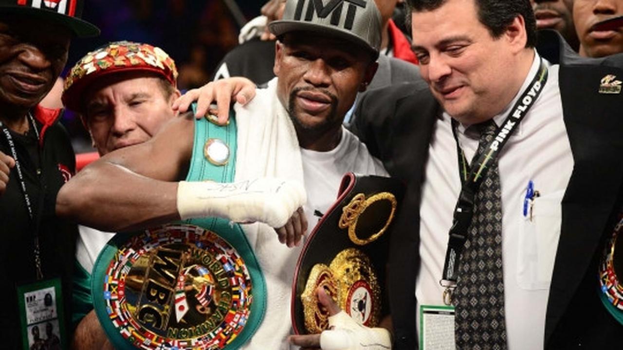 Ini pukulan-pukulan telak Mayweather di wajah Berto