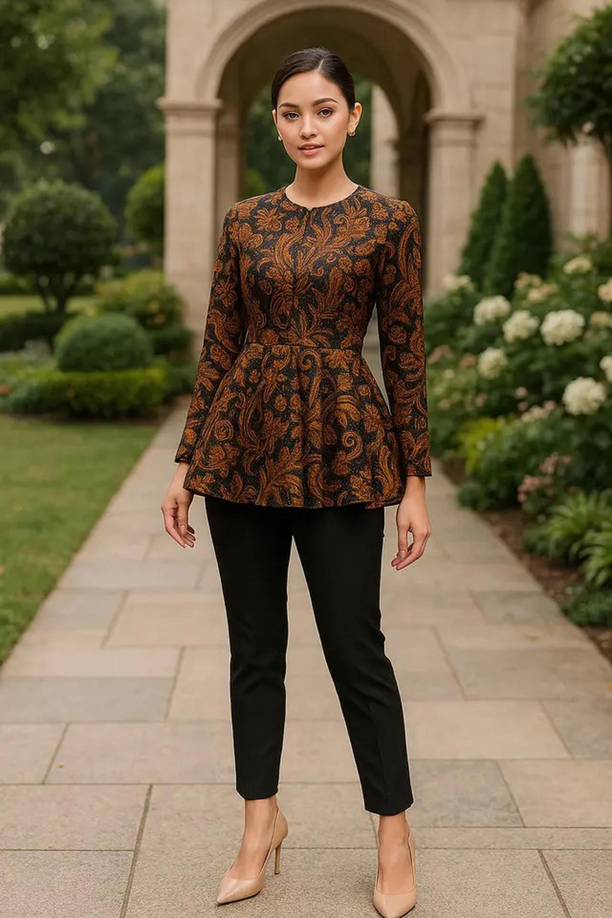 7 Model Tunik Batik untuk Pesta 2025, Gaya Kekinian untuk Wanita Modern