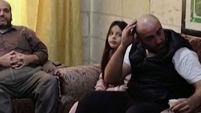 Seorang ayah Palestina dipukul dan ditangkap oleh pasukan Israel saat siaran langsung di TikTok.