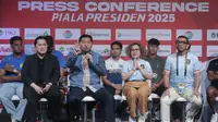 Ketua Umum PSSI Erick Thohir, Ketua SC Piala Presiden 2025 Maruarar Sirait, Direktur SCM Harsiwi Achmad, dan Ketua OC piala Presiden 2025 Arya Sinulingga memberi keterangan dalam konferensi pers terkait Piala Presiden 2025 di SCTV Tower, Senayan, Jakarta Pusat, Jumat (4/7/2025). Acara tersebut juga dihadiri para perwakilan pemain dari enam klub peserta turnamen tersebut. (Bola.com/M Iqbal Ichsan)