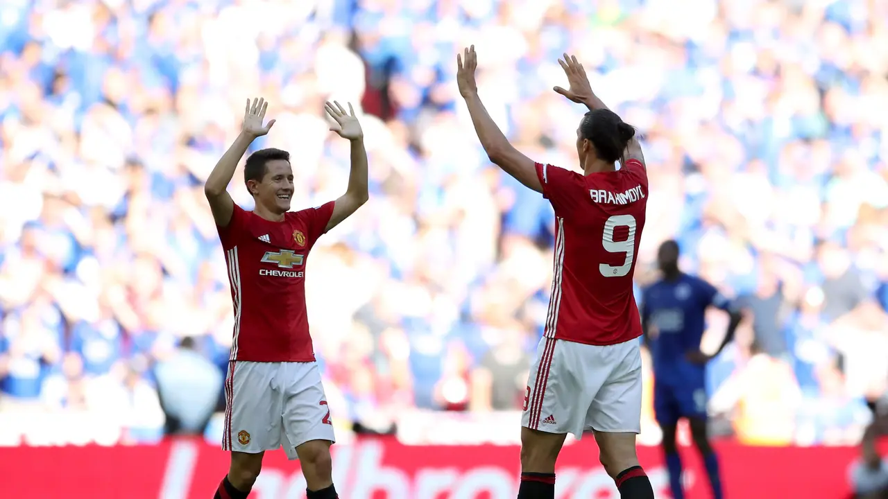 Zlatan Ibrahimovic dan Ander Herrera (thesportbible.com)