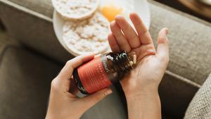 Langkah yang Harus Dilakukan jika Anak Telanjur Minum Vitamin Palsu