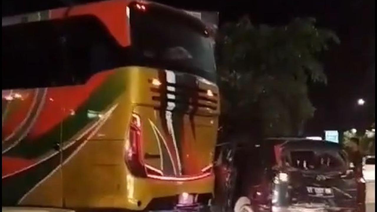 Viral Aksi Kejar-kejaran Mobil dengan Bus di Jalanan, Berakhir di Mapolresta Samarinda