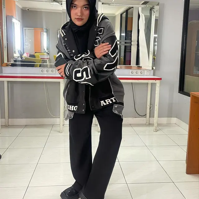 6 Potret Callista Aldenia, Remaja Asal Bandung yang Karyanya Dipakai Billie Eilish