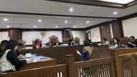 Pengacara dari Bukalapak, Eries Jonifianto menghadirkan seorang ahli dalam sidang lanjutan PKPU yang diajukan oleh PT Bukalapak.com Tbk (BUKA) terhadap PT Harmas Jalesveva (Harmas). (Liputan6.com/Muhammad Radityo Priyasmoro).