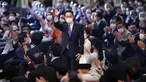 Mantan Menteri Luar Negeri Fumio Kishida (tengah) bereaksi setelah terpilih sebagai perdana menteri Jepang yang baru di Tokyo, Rabu (29/9/2021). Fumio Kishida memenangkan pemilihan kepemimpinan partai yang memerintah dan menjadi perdana menteri Jepang berikutnya. (STR / JIJI PRESS / AFP)