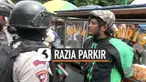 Pengemudi ojek online diamankan polisi saat razia parkir di kawasan Tanah Abang, Jakarta Pusat.