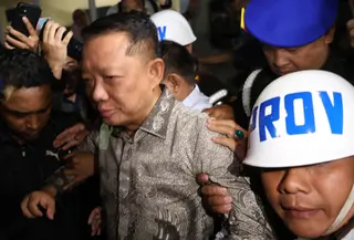 Mantan Jaksa Agung Muda Bidang Tindak Pidana Khusus (Jampidsus) Febrie Adriansyah, saat dibawa ke mobil tahanan untuk  ditahan di rutan KPK di  Gedung Kejagung, Jakarta, Jumat (24/07/2026). (KLY/ Arie Basuki)