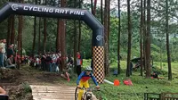 Ratusan Pembalap MTB Taklukkan Trek Galunggung di Enduro Indonesia Series 2023