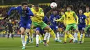Gelandang Chelsea, Saul Niguez berusaha menyundul bola dari kawalan pemain Norwich City, Max Aarons pada pertandingan lanjutan Liga Inggris di Carrow Road, Norwich, Inggris, Jumat (11/3/2022). Chelsea menang atas Norwich City 3-1. (Joe Giddens/PA via AP)