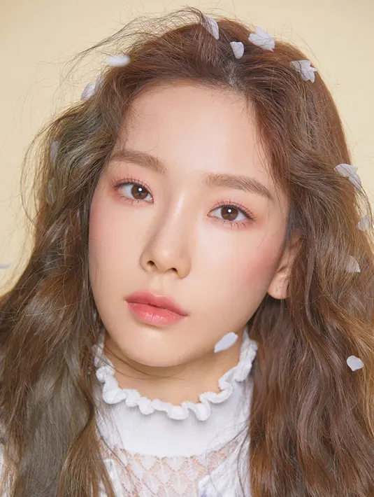 Makeup look ala Taeyeon ini bisa juga jadi inspirasi daily makeup.Visual Taeyeon selalu sukses menghipnotis para fans dengan penampilannya yang semakin eye catching.(Liputan6.com/IG/@taeyeon_ss)