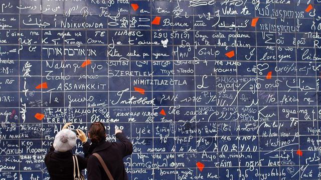 Wallpaper Tembok Cinta Di Paris Tak Kalah Romantis Dengan Menara Eiffel HD