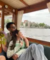 Jessica Mila unggah beberapa foto mesra bersama sang suami, ucapkan selamat ulang tahun yang manis di bagian caption. Di sebuah foto terlihat Jessica Mila bersandar kepada Yakup Hasibuan di dalam sebuah kapal dalam balutan busana kasual bernuansa pastel dan celana jeans. [Foto: Instagram/jscmila]