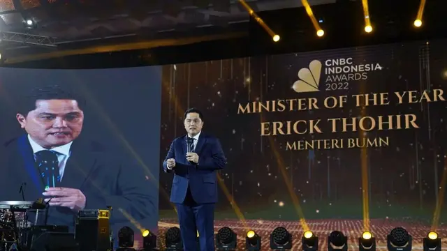 Menteri BUMN Erick Thohir menerima penghargaan sebagai menteri pilihan tahun ini atau Minister of the Year. (Dok KBUMN)