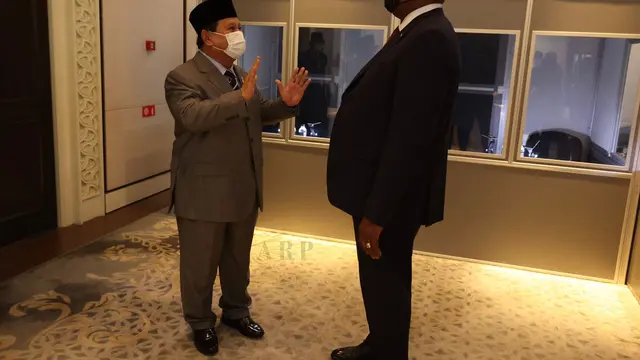 Menteri Pertahanan RI Prabowo Subianto saat berjumpa dengan Menhan Amerika Serikat (US SecDef) Lloyd James Austin III di Singapura