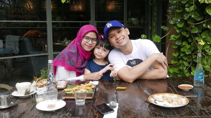 Menurut Ben, menikah dengan Nesya memiliki pengaruh yang sangat positif terhadap kehidupannya. Sebagai suami, Ben pastinya merasa bersyukur atas perubahan tersebut. (Instagram/benkasyafani)