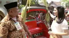 Tamu undangan dipersilahkan menaiki becak yang ada disekitar tempat resepsi, untuk berangkat ke gedung Graha Saba.