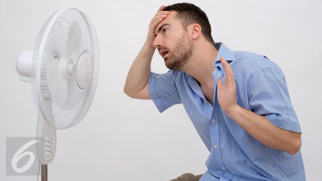 Pria Berkeringat Gerah