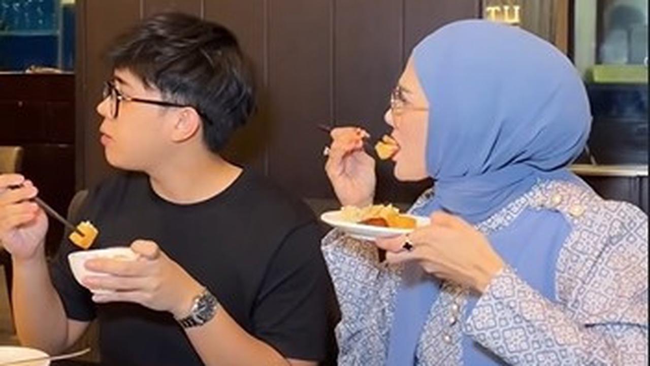 Kompak Banget, Intip Momen Rafly Aziz dengan Mulan Jameela saat Makan Bersama yang Jarang Tersorot