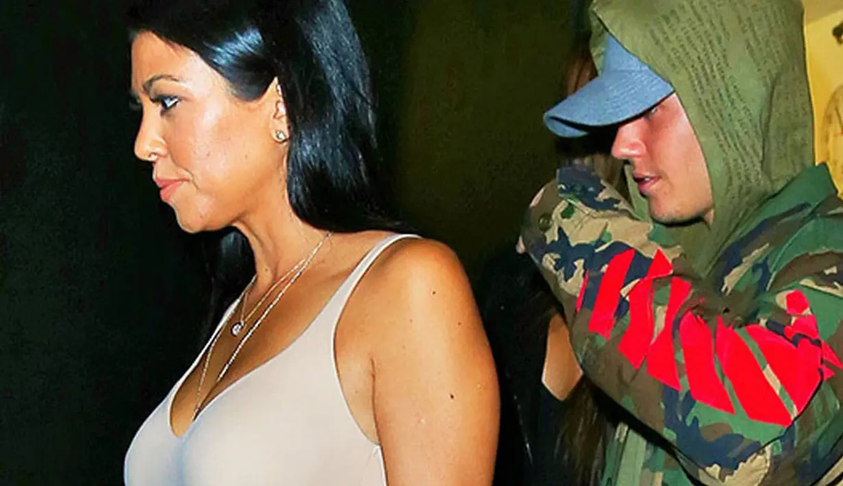 Petemuan Justin Bieber dan Kourtney Kardashian beberapa waktu lalu di sebuah gereja menimbulkan berbagai komentar dari publik terutama para penggemarnya yang menganggap keduanya punya hubungan spesial. (doc.hollywoodlife.com)