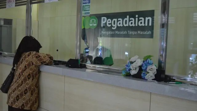 Banyak Nasabah Menebus Barang di Pegadaian Jelang Lebaran