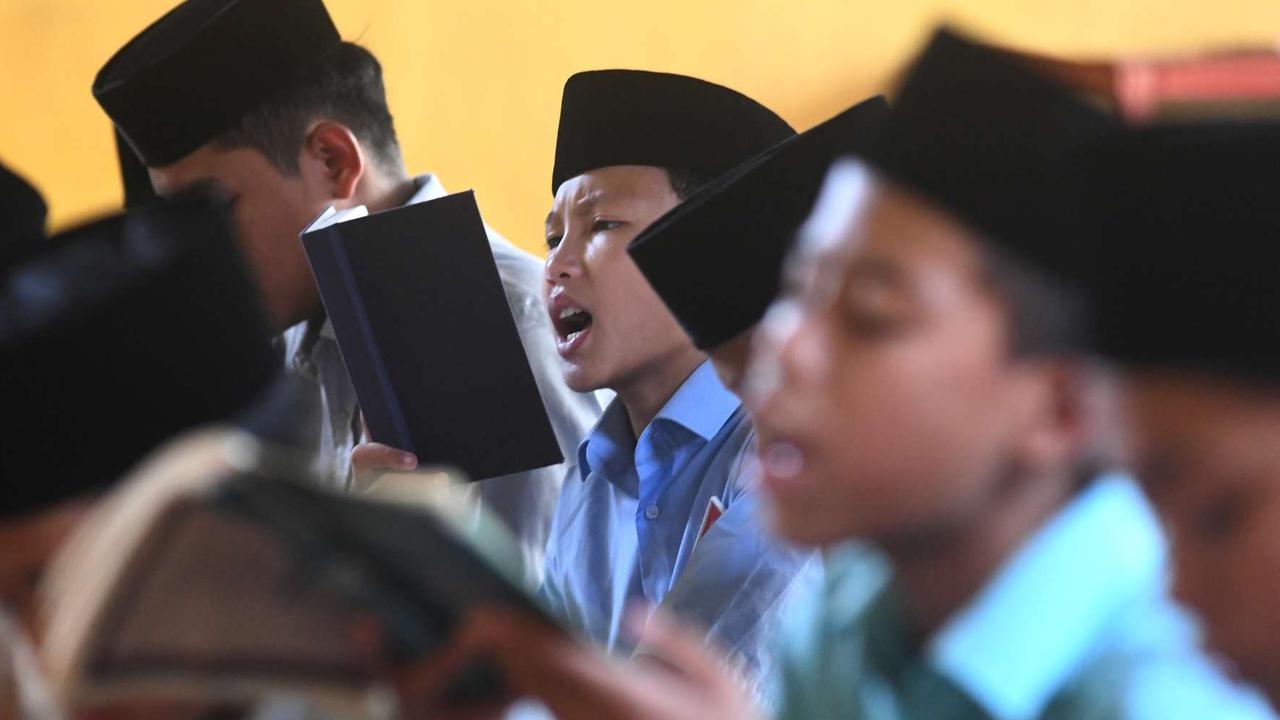 FOTO: Potret Santri Berlomba-lomba Perbanyak Ibadah Ramadan dengan Bertadarus Alquran