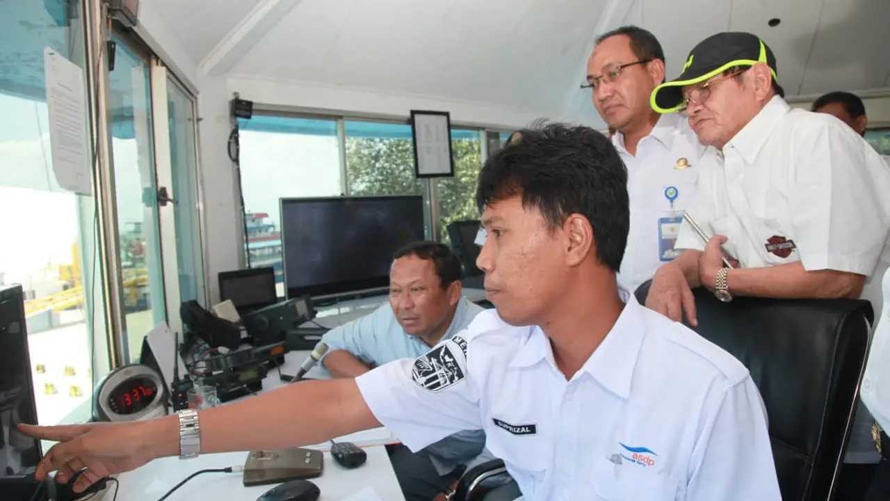 Dianggap Merugikan Dirjen Perhubungan Darat Larang Truk ODOL Masuki Pelabuhan Penyeberangan