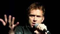 Album Damon Albarn berjudul Everyday Robots hanya menempati posisi runner-up, kalah oleh album Paolo Nutini berjudul Caustic Love.