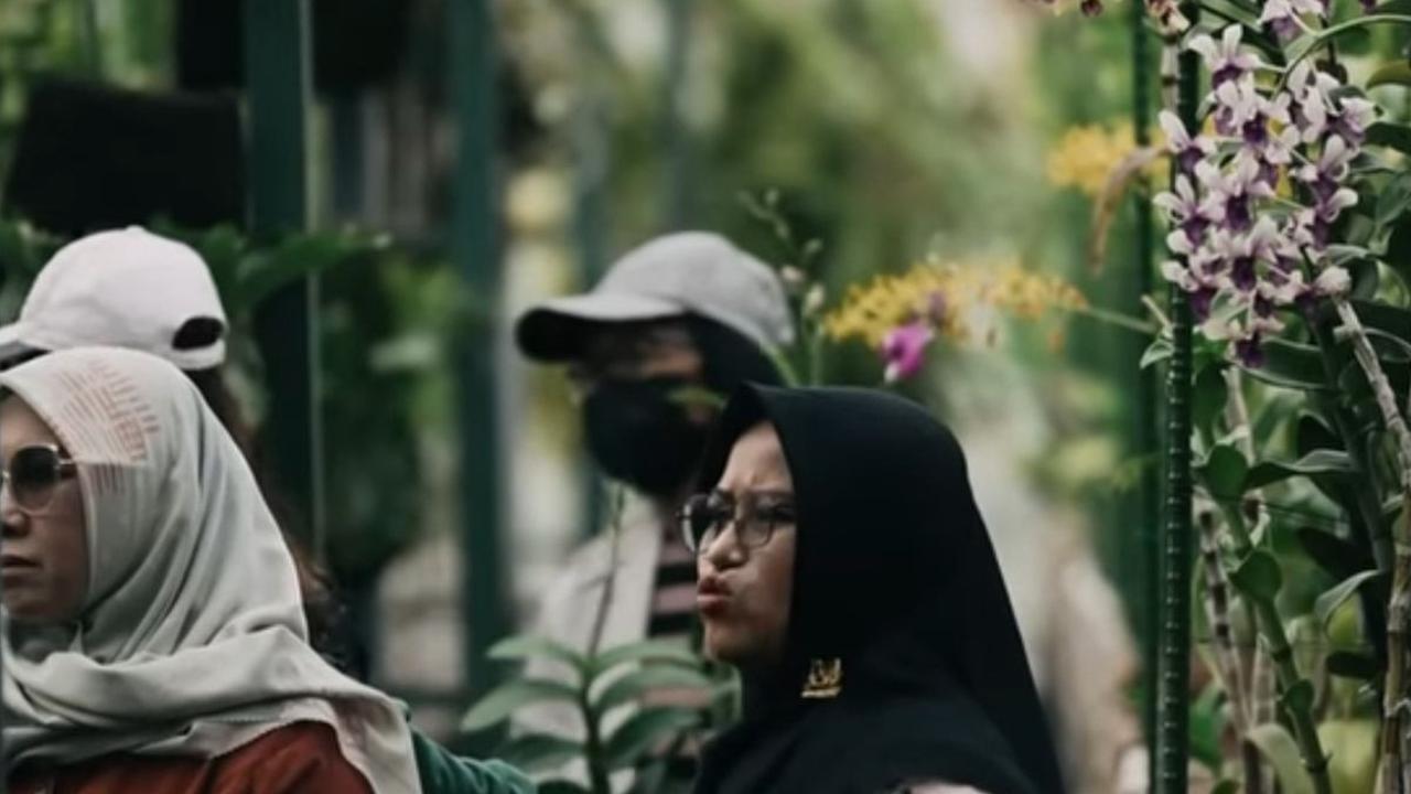 Dede melakukan pelatihan dengan tujuan agar banyak orang yang melakukan budidaya anggrek sehingga dapat menjadi mitra untuk usaha tanaman anggreknya.