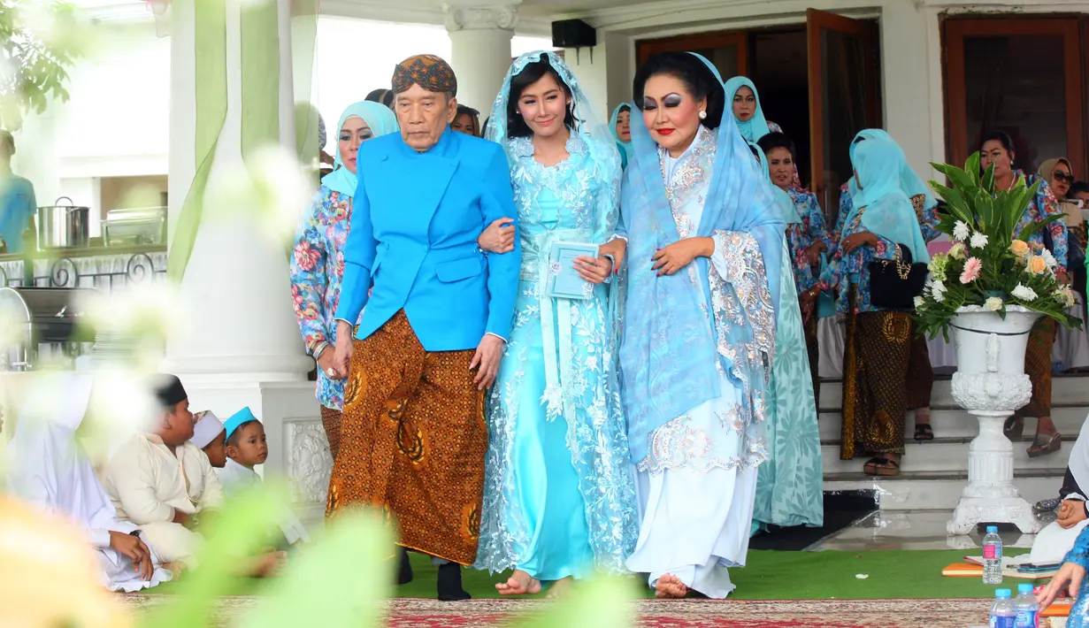 Sehari jelang nikah, pemeran Ardina Rasti menggelar acara pengajian dan siraman. Prosesi tersebut dilakukan di The Lodge-Jagorawi Golf Club, kawasan Bogor, Jawa Barat pada Jumat, 18 Januari 2018. (Nurwahyunan/Bintang.com)