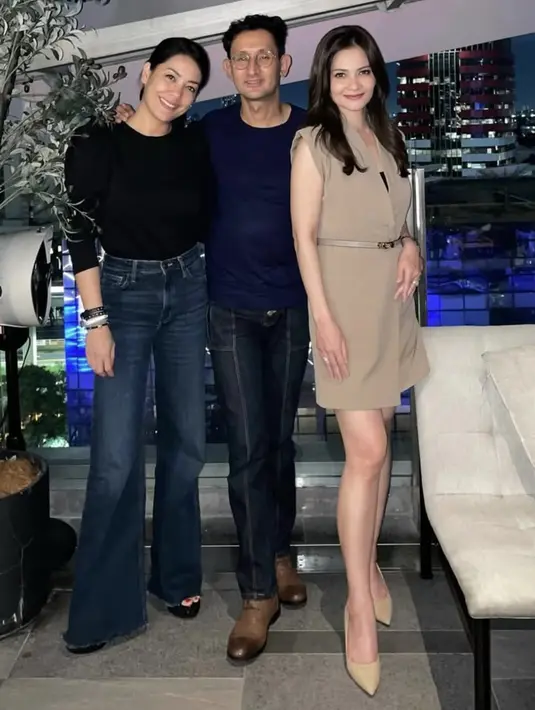 Lulu Tobing juga dikenal dengan gaya berpakaian yang elegan. Ia sering tampil dengan pakaian-pakaian yang mengedepankan kesan classy dan timeless.  [Foto: Instagram/ Lulu Tobing]