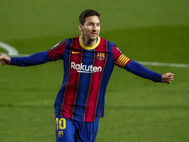 Penyerang Barcelona, Lionel Messi melakukan selebrasi setelah mencetak gol ke gawang Getafe pada pertandingan lanjutan La Liga Spanyol di di stadion Camp Nou di Barcelona, Spanyol, Jumat (23/4/2021). Messi mencetak dua gol dan mengantar Barcelona menang telak atas Getafe 5-2. (AP Photo/Joan Monfort)