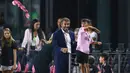 Reaksi pemilik klub Inter Miami, David Beckham (kiri) saat anak dari Lionel Messi dan Sergio Busquets mencipratkan air sebelum laga Inter Miami melawan Orlando City pada laga lanjutan MLS Amerika di DRV PNK Stadium, Florida, Amerika Serikat, 2 Agustus 2023 waktu setempat. (AFP/Getty Images/Hector Vivas)