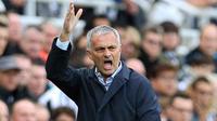 RETAK - Jose Mourinho membantah kabar keretakan di tubuh Chelsea. (Sky Sports)