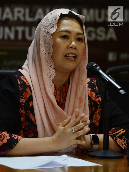 Ketua Panitia Harlah Muslimat NU Yenny Wahid menyampaikan paparannya jelang Harlah ke-73 Tahun Muslimat NU, Jakarta, Jumat (25/1). Rencananya, Harlah ke-73 Muslimat NU akan dihadiri Presiden Joko Widodo. (Merdeka.com/Imam Buhori)