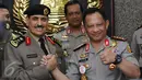 Kapolri Jenderal Pol Tito Karnavian (kanan) bersalam komando dengan Kepala Kepolisian Arab Saudi General Othman bin Nasser Al Mehrej di Jakarta, Selasa (18/4). Pertemuan untuk menindaklanjuti nota kesepahaman. (Liputan6.com/Helmi Fithriansyah)